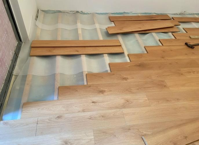 美林阁地板阐述家里装修铺地板应该考虑哪些问题？